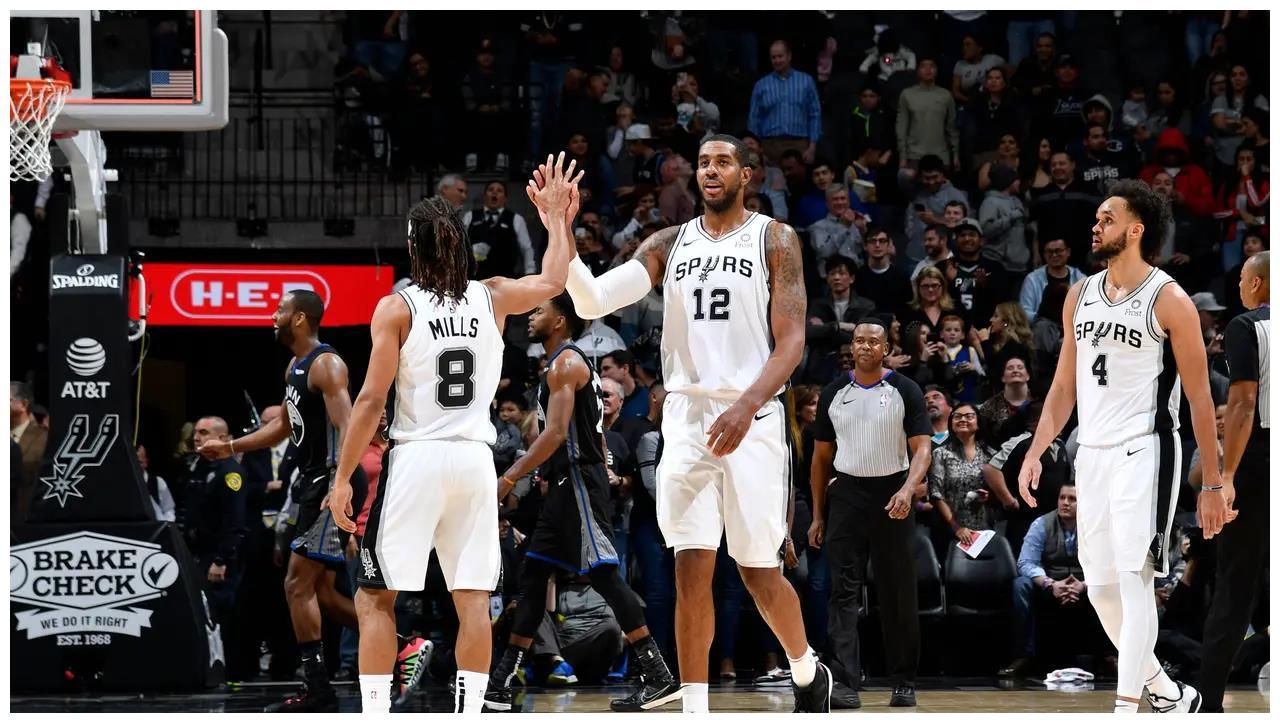 开云下载-青岛队鏖战步行者，锡安惊艳四座